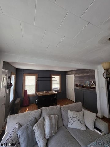 732 Essex Ave, Linden City, NJ 07036