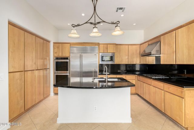 7249 E DEL ACERO Drive, Scottsdale, AZ 85258