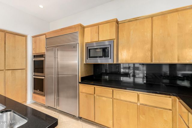 7249 E DEL ACERO Drive, Scottsdale, AZ 85258