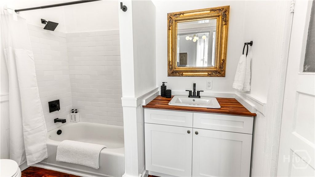 Image 10 of property listing at 319 E Anderson Street A, Savannah, GA 31401