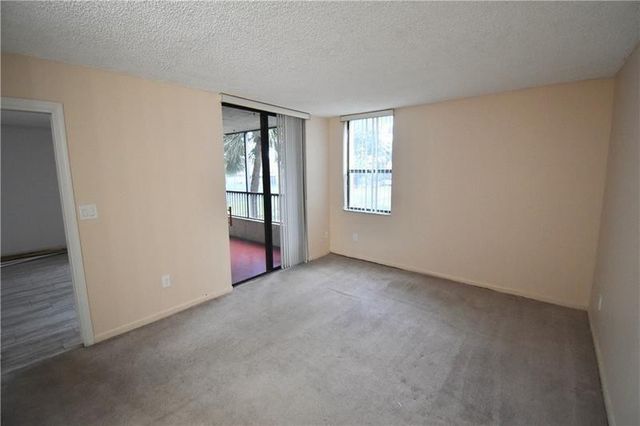 7500 NW 1st Court 207, Plantation, FL 33317