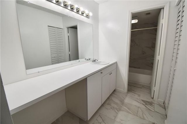 7500 NW 1st Court 207, Plantation, FL 33317