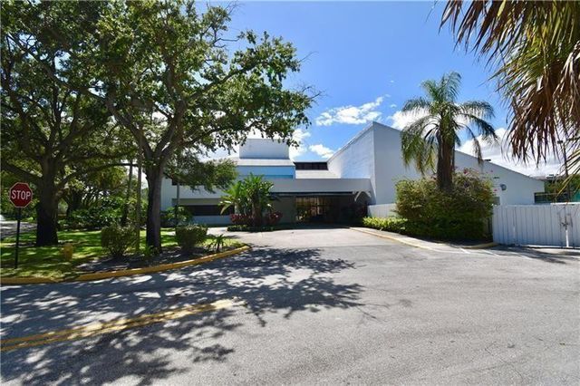 7500 NW 1st Court 207, Plantation, FL 33317