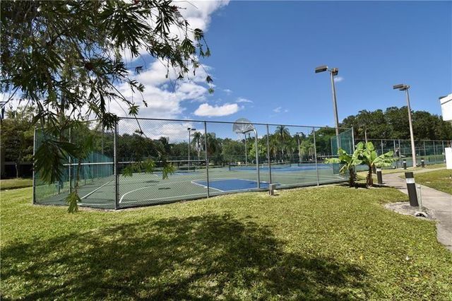 7500 NW 1st Court 207, Plantation, FL 33317