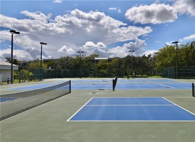 7500 NW 1st Court 207, Plantation, FL 33317