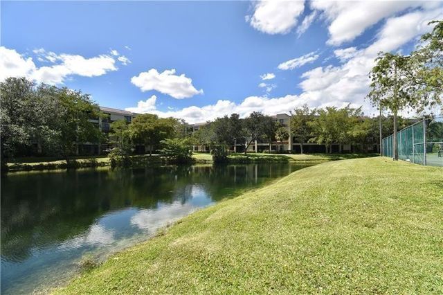 7500 NW 1st Court 207, Plantation, FL 33317