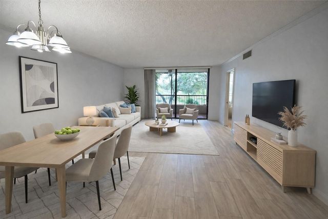 7500 NW 1st Court 207, Plantation, FL 33317