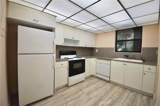 7500 NW 1st Court 207, Plantation, FL 33317