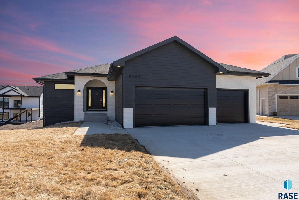 8309 E Sheridan Cir Circle, Sioux Falls, SD 57110
