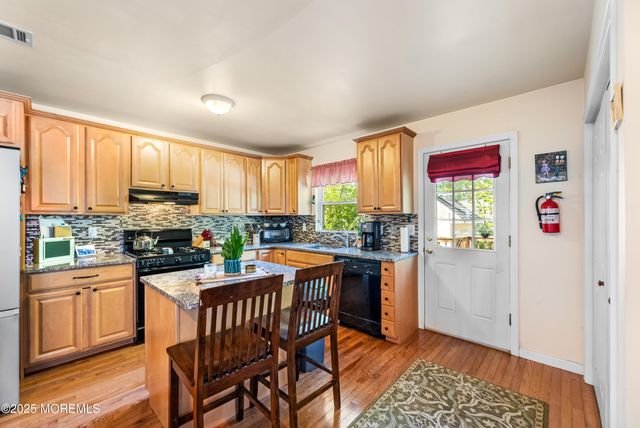 105 Wayside Drive, Keyport, NJ 07735