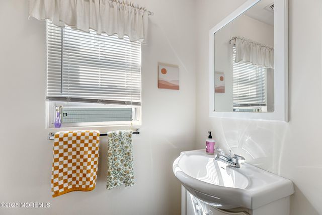 105 Wayside Drive, Keyport, NJ 07735