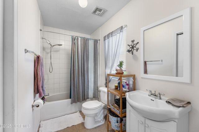 105 Wayside Drive, Keyport, NJ 07735