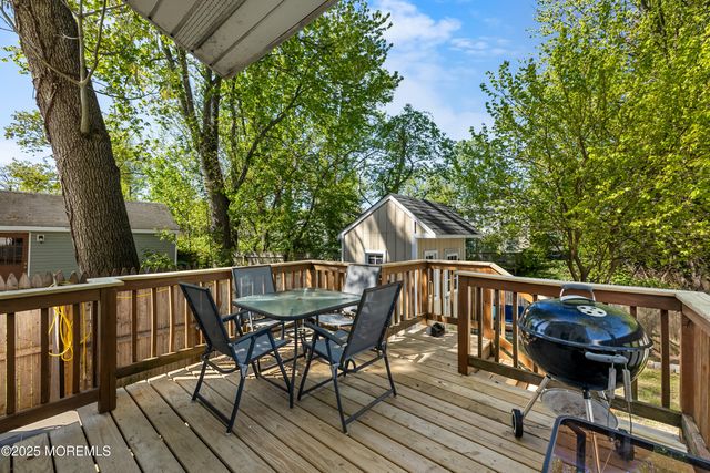 105 Wayside Drive, Keyport, NJ 07735