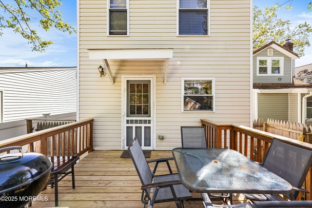 105 Wayside Drive, Keyport, NJ 07735