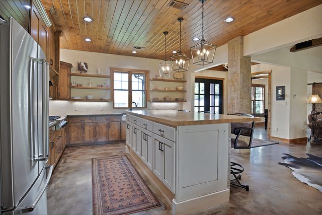 205 Haciendas Drive, Weatherford, TX 76087
