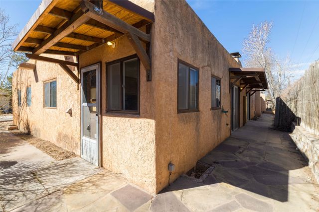 105 Camino Santiago A&B, Santa Fe, NM 87501