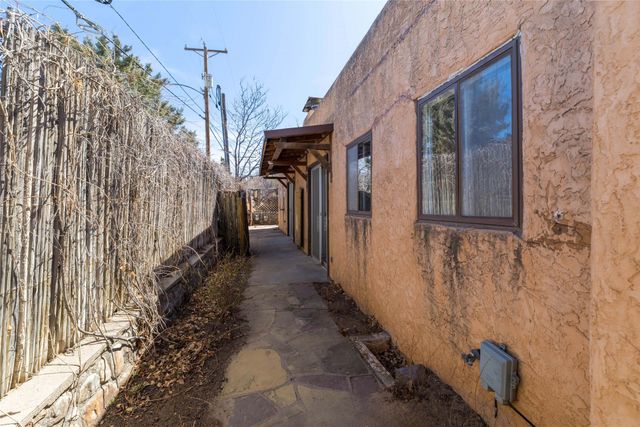 105 Camino Santiago A&B, Santa Fe, NM 87501