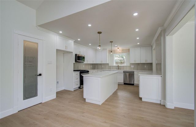 1602 Baker Drive, Tomball, TX 77375