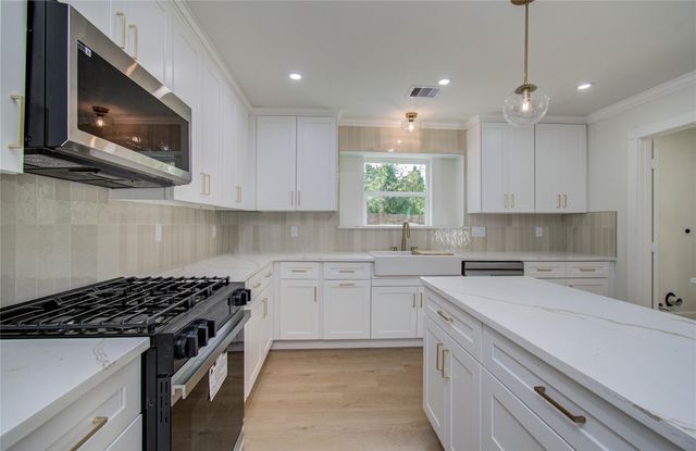 1602 Baker Drive, Tomball, TX 77375