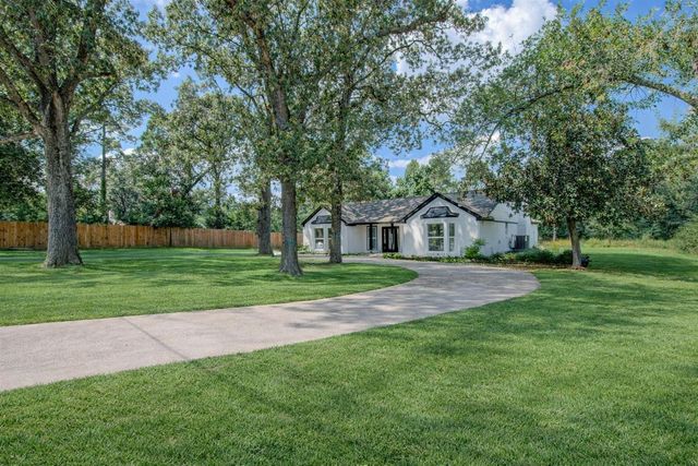 1602 Baker Drive, Tomball, TX 77375