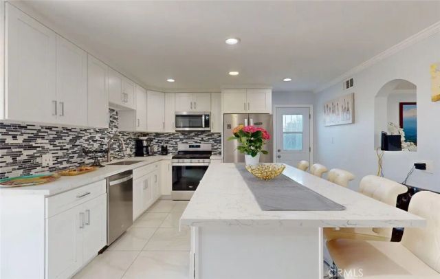 17891 Caledonia Cir, Huntington Beach, CA 92647