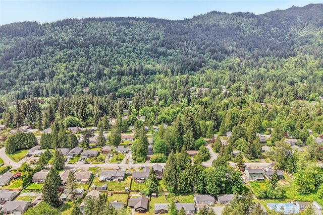 463 Cain Lake Rd, Sedro Woolley, WA 98284