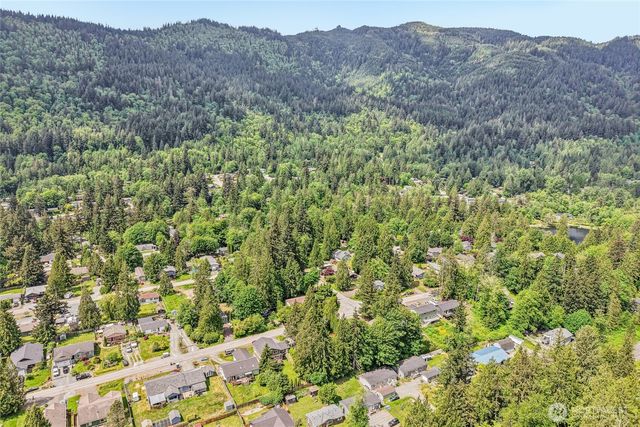 463 Cain Lake Rd, Sedro Woolley, WA 98284