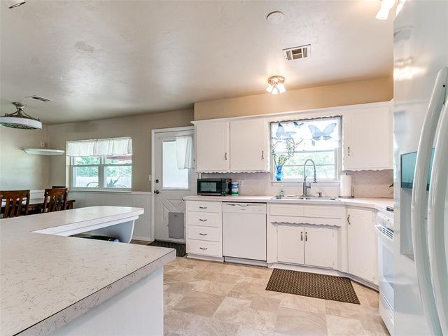 805 E Lea Terrace, Mustang, OK 73064