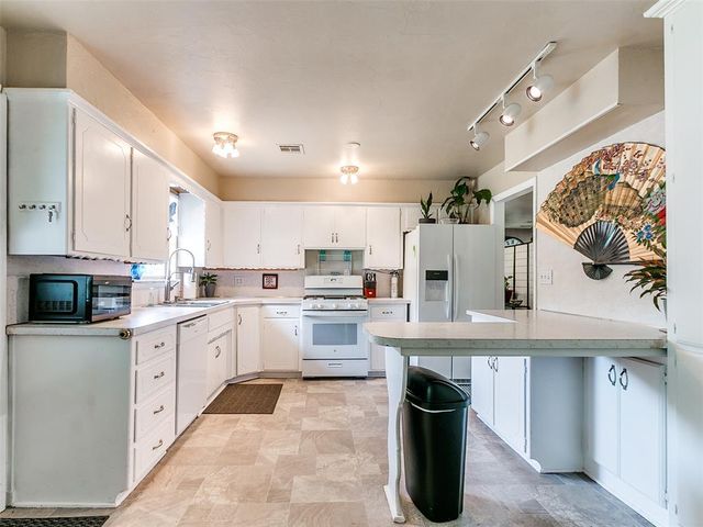 805 E Lea Terrace, Mustang, OK 73064