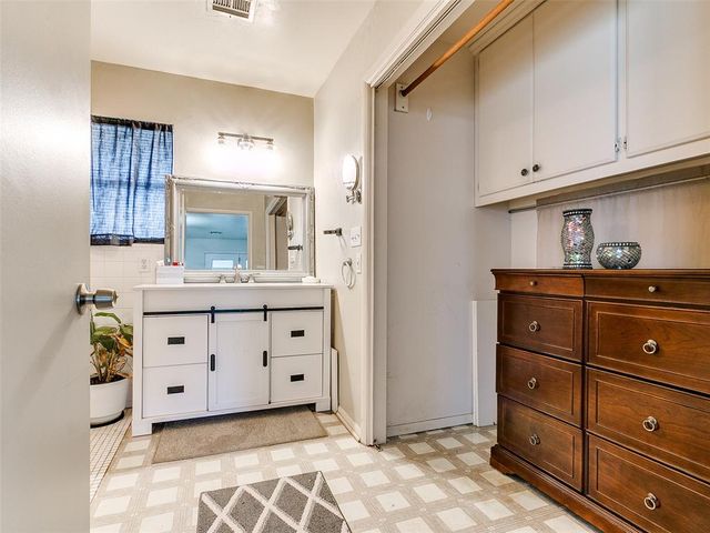 805 E Lea Terrace, Mustang, OK 73064