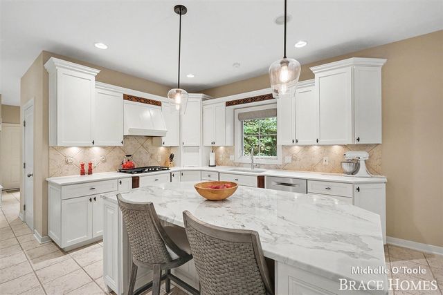 4260 S Oak Pointe Court, Grand Rapids, MI 49525