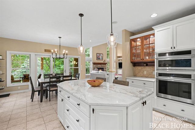 4260 S Oak Pointe Court, Grand Rapids, MI 49525