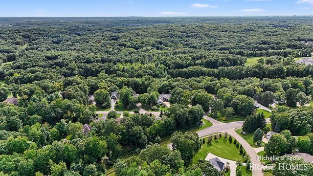 4260 S Oak Pointe Court, Grand Rapids, MI 49525