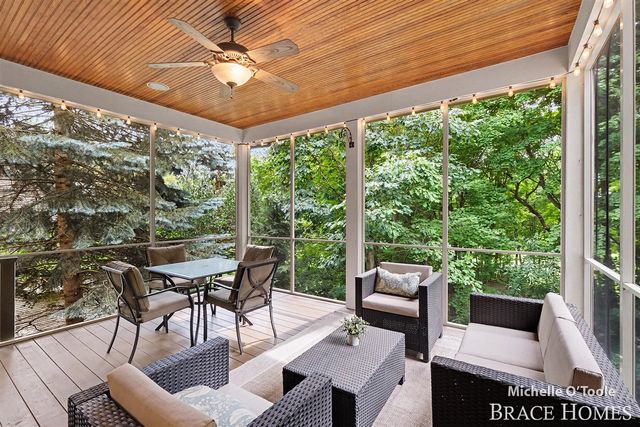 4260 S Oak Pointe Court, Grand Rapids, MI 49525