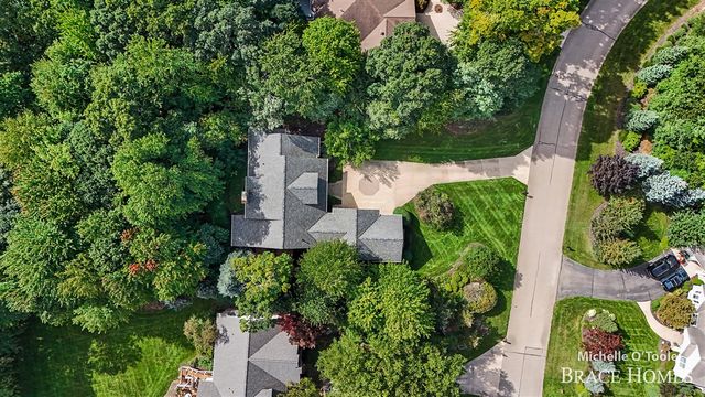 4260 S Oak Pointe Court, Grand Rapids, MI 49525
