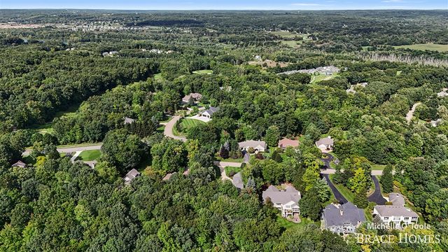4260 S Oak Pointe Court, Grand Rapids, MI 49525