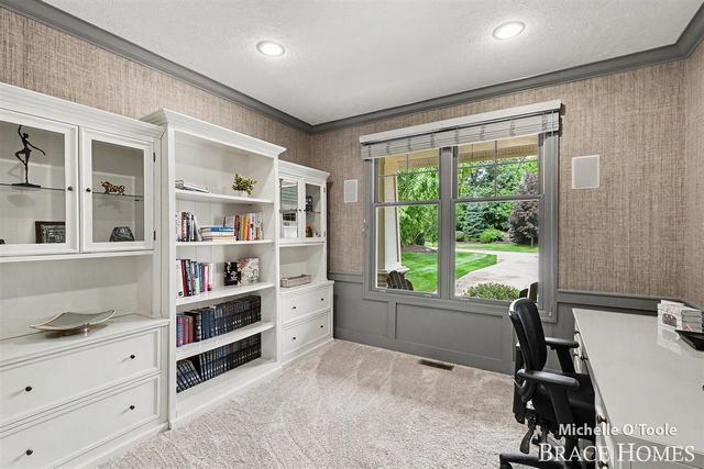4260 S Oak Pointe Court, Grand Rapids, MI 49525