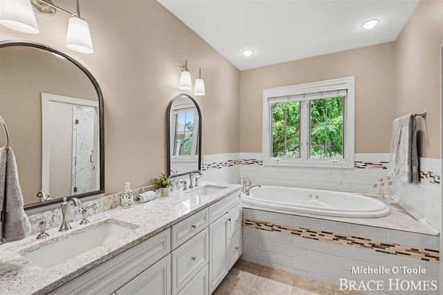 4260 S Oak Pointe Court, Grand Rapids, MI 49525