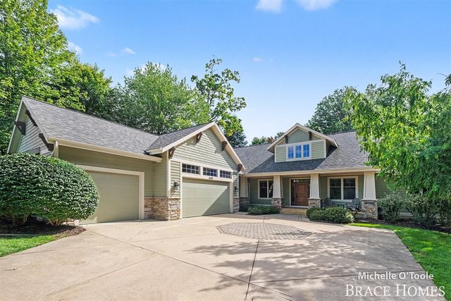 4260 S Oak Pointe Court, Grand Rapids, MI 49525