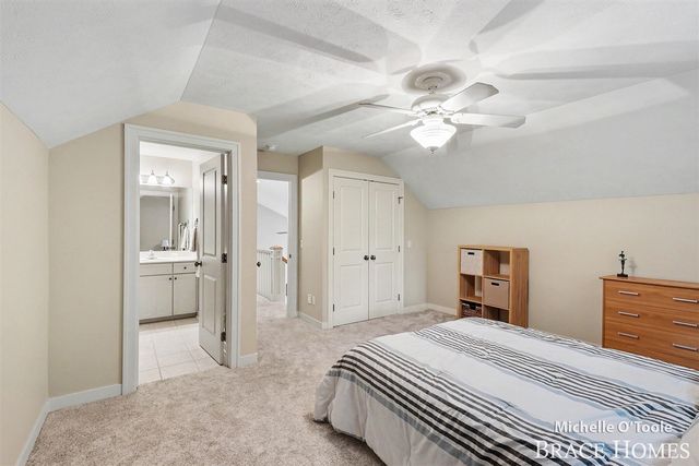 4260 S Oak Pointe Court, Grand Rapids, MI 49525