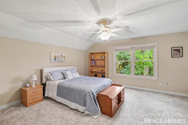 4260 S Oak Pointe Court, Grand Rapids, MI 49525