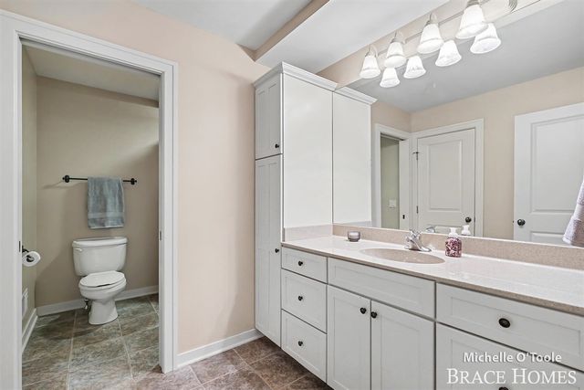 4260 S Oak Pointe Court, Grand Rapids, MI 49525