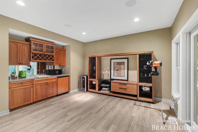 4260 S Oak Pointe Court, Grand Rapids, MI 49525