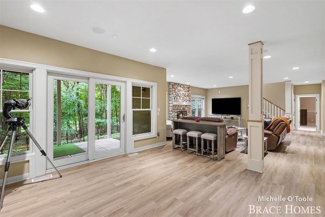 4260 S Oak Pointe Court, Grand Rapids, MI 49525