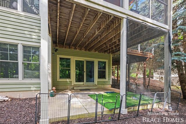 4260 S Oak Pointe Court, Grand Rapids, MI 49525
