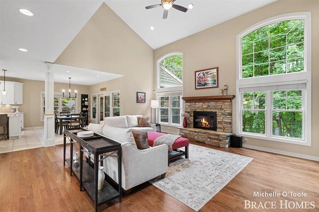 4260 S Oak Pointe Court, Grand Rapids, MI 49525