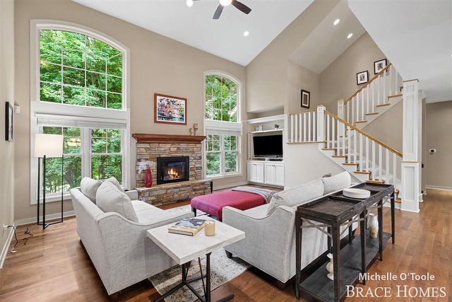 4260 S Oak Pointe Court, Grand Rapids, MI 49525
