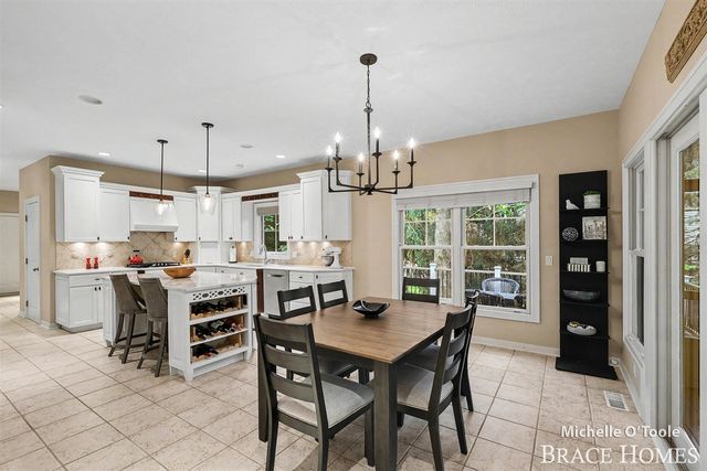 4260 S Oak Pointe Court, Grand Rapids, MI 49525
