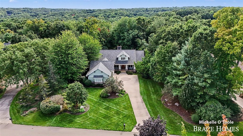 4260 S Oak Pointe Court, Grand Rapids, MI 49525