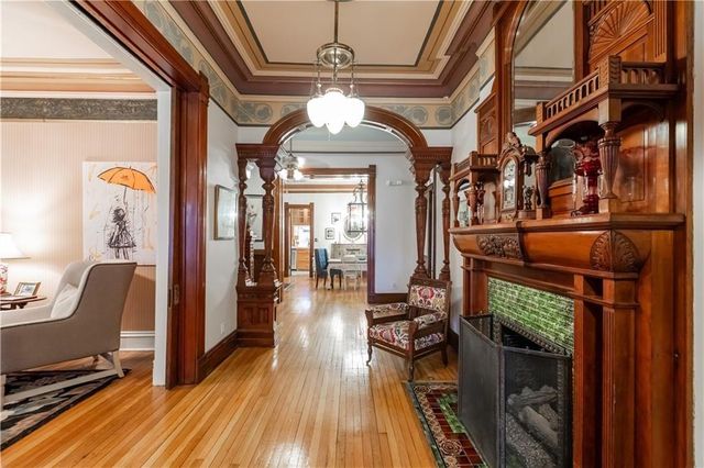 425 Gladstone Boulevard, Kansas City, MO 64124